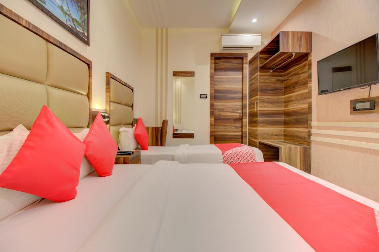 Oyo 76180 Hotel Meriton Mumbai Exteriör bild