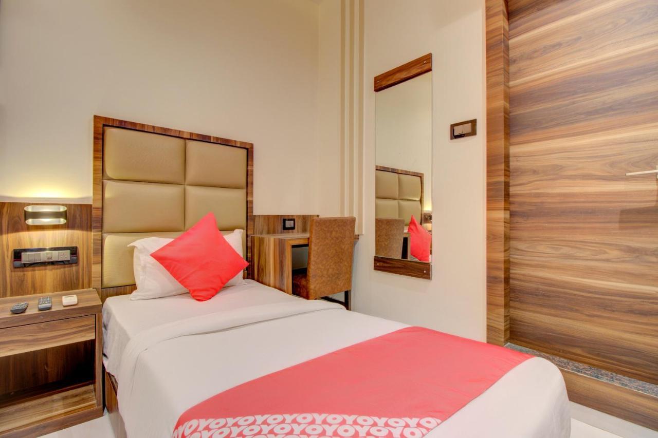 Oyo 76180 Hotel Meriton Mumbai Exteriör bild