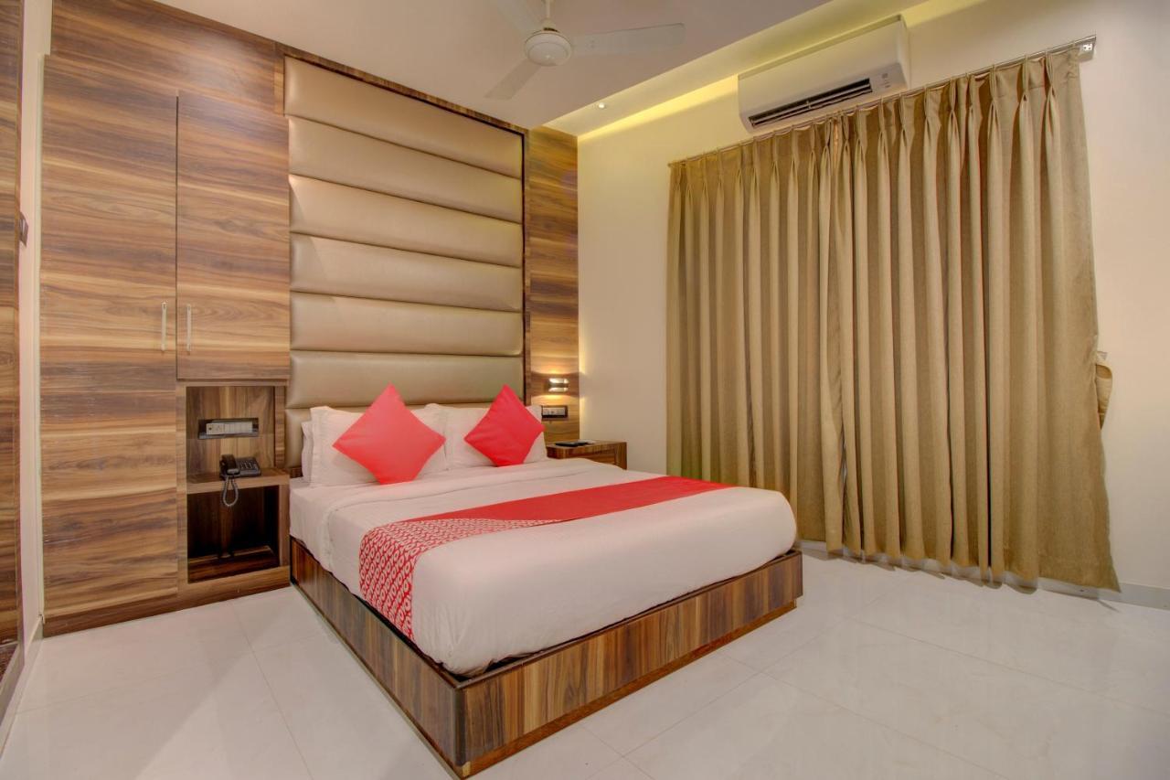 Oyo 76180 Hotel Meriton Mumbai Exteriör bild