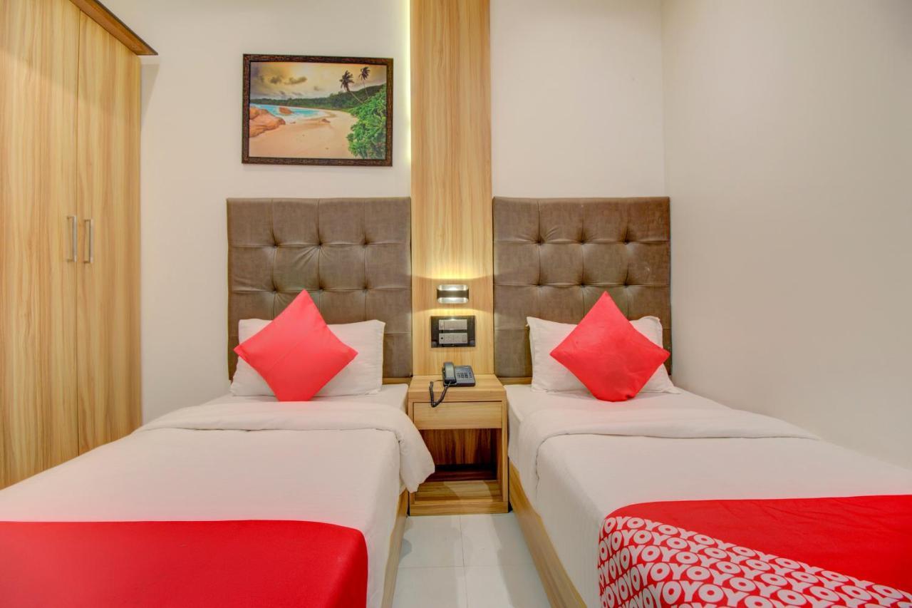 Oyo 76180 Hotel Meriton Mumbai Exteriör bild