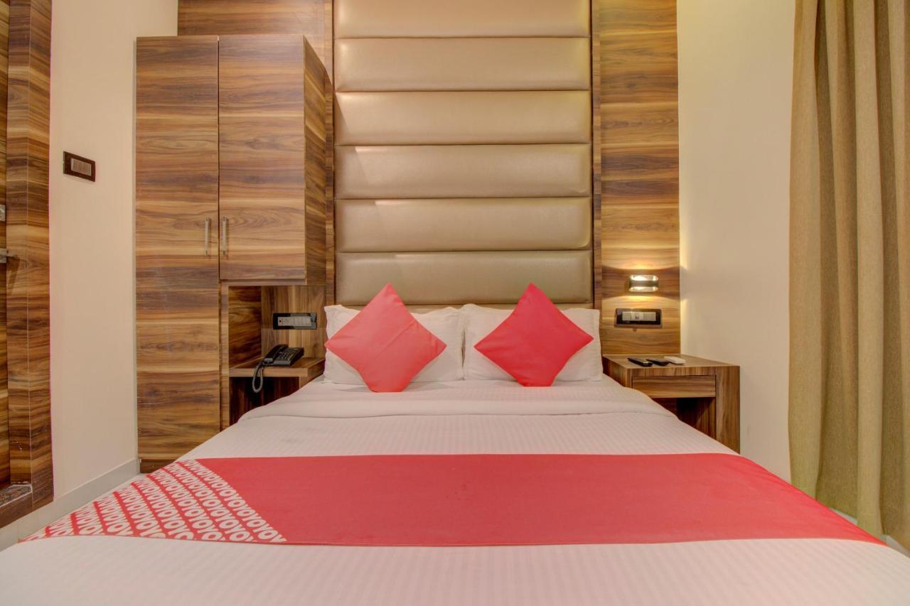 Oyo 76180 Hotel Meriton Mumbai Exteriör bild